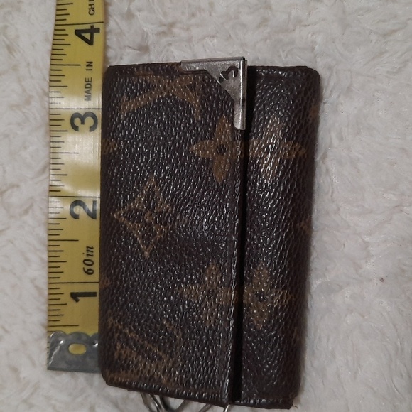 Louie Vuitton Key Holder - Picture 5 of 11